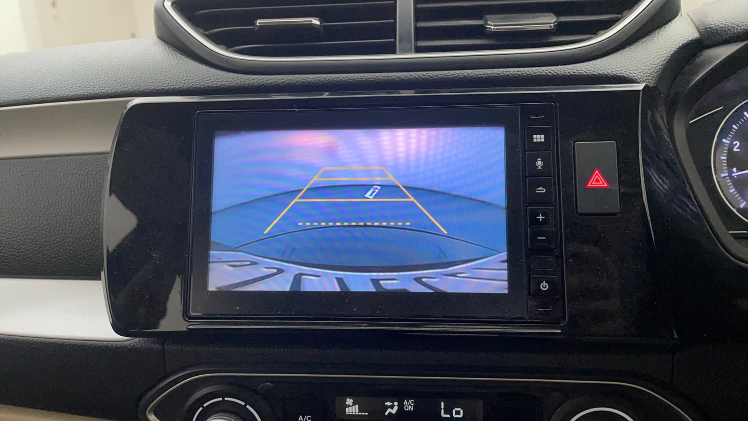 Used 2023 Honda Amaze VX CVT 1.2 Petrol Petrol Automatic top_features Rear camera