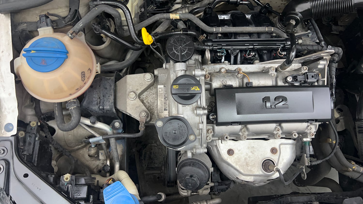 Used 2016 Volkswagen Ameo Highline1.2L (P) Petrol Manual engine ENGINE RIGHT SIDE VIEW
