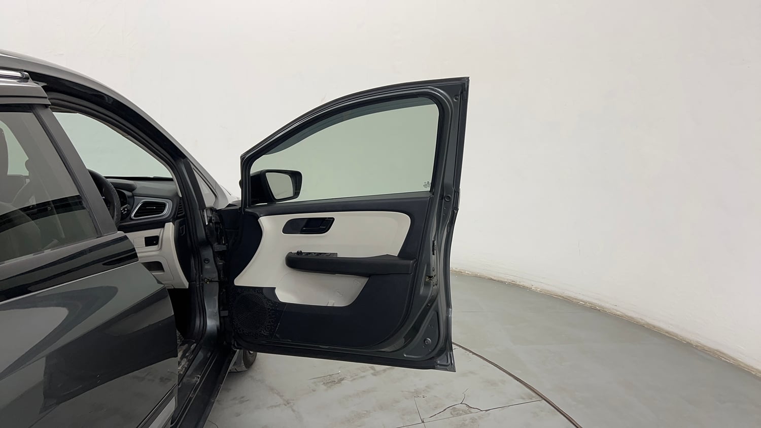 Used 2023 Tata Altroz XM Plus Petrol Petrol Manual interior RIGHT FRONT DOOR OPEN VIEW