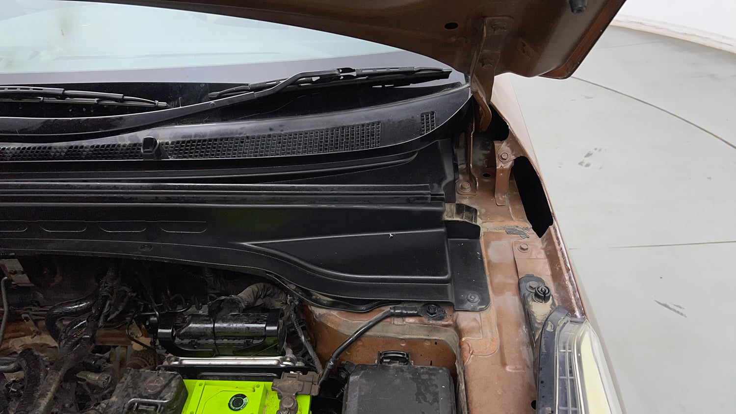 Used 2017 Hyundai Creta SX Plus 1.6  Petrol Petrol Manual engine ENGINE LEFT SIDE HINGE & APRON VIEW