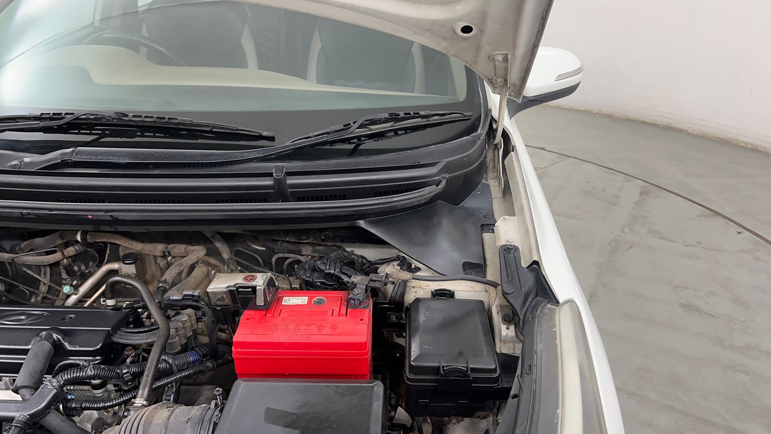Used 2018 Hyundai Elite i20 Asta 1.2 (O) Petrol Manual engine ENGINE LEFT SIDE HINGE & APRON VIEW