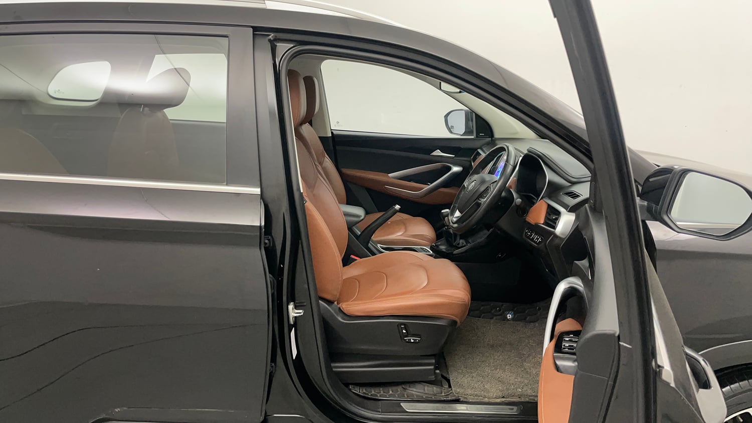 Used 2021 MG Motors Hector Plus Sharp 2.0 Diesel Turbo MT 6-STR Diesel Manual interior RIGHT SIDE FRONT DOOR CABIN VIEW