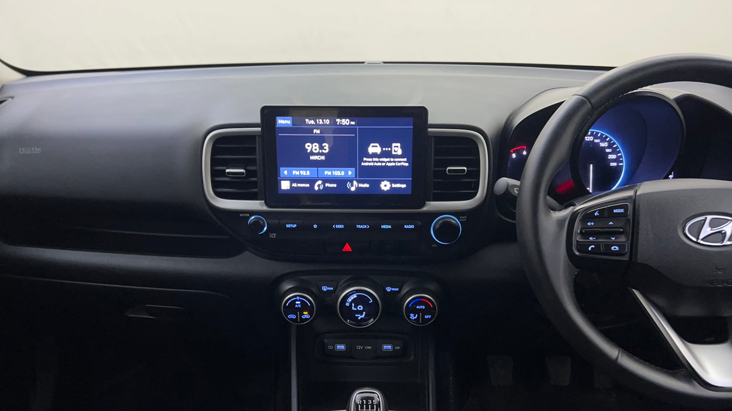 Used 2022 Hyundai Venue SX 1.5 CRDi Diesel Manual interior MUSIC SYSTEM & AC CONTROL VIEW