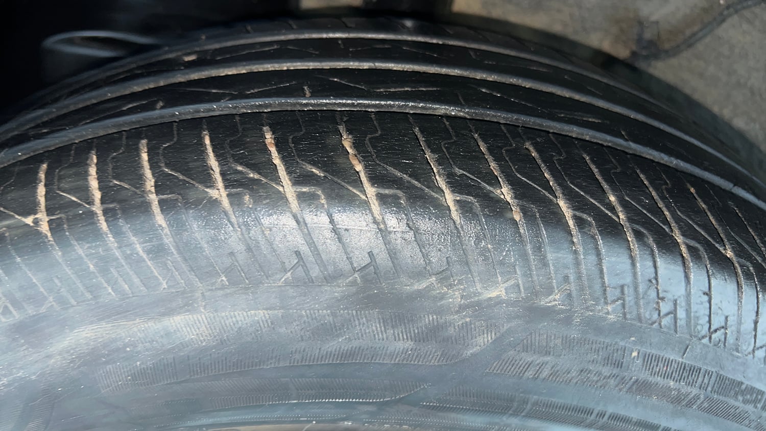 Used 2023 Tata Punch Pure iCNG Cng Manual tyres RIGHT REAR TYRE TREAD VIEW
