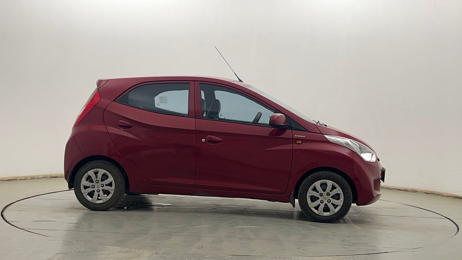 Used 2015 Hyundai Eon Magna O Petrol Manual exterior RIGHT SIDE VIEW