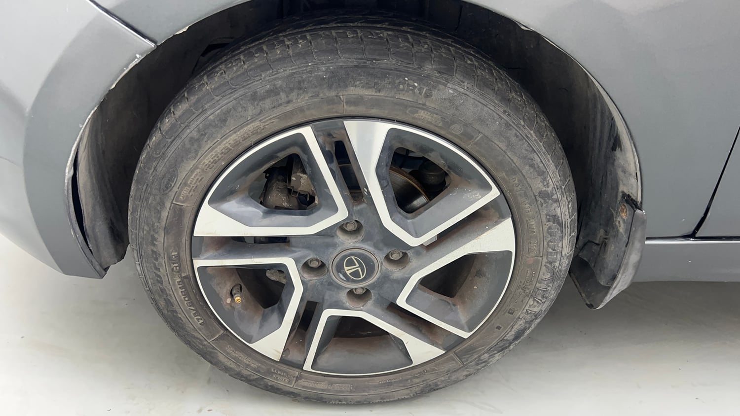 Used 2020 Tata Tiago XZA Plus Petrol Automatic tyres LEFT FRONT TYRE RIM VIEW