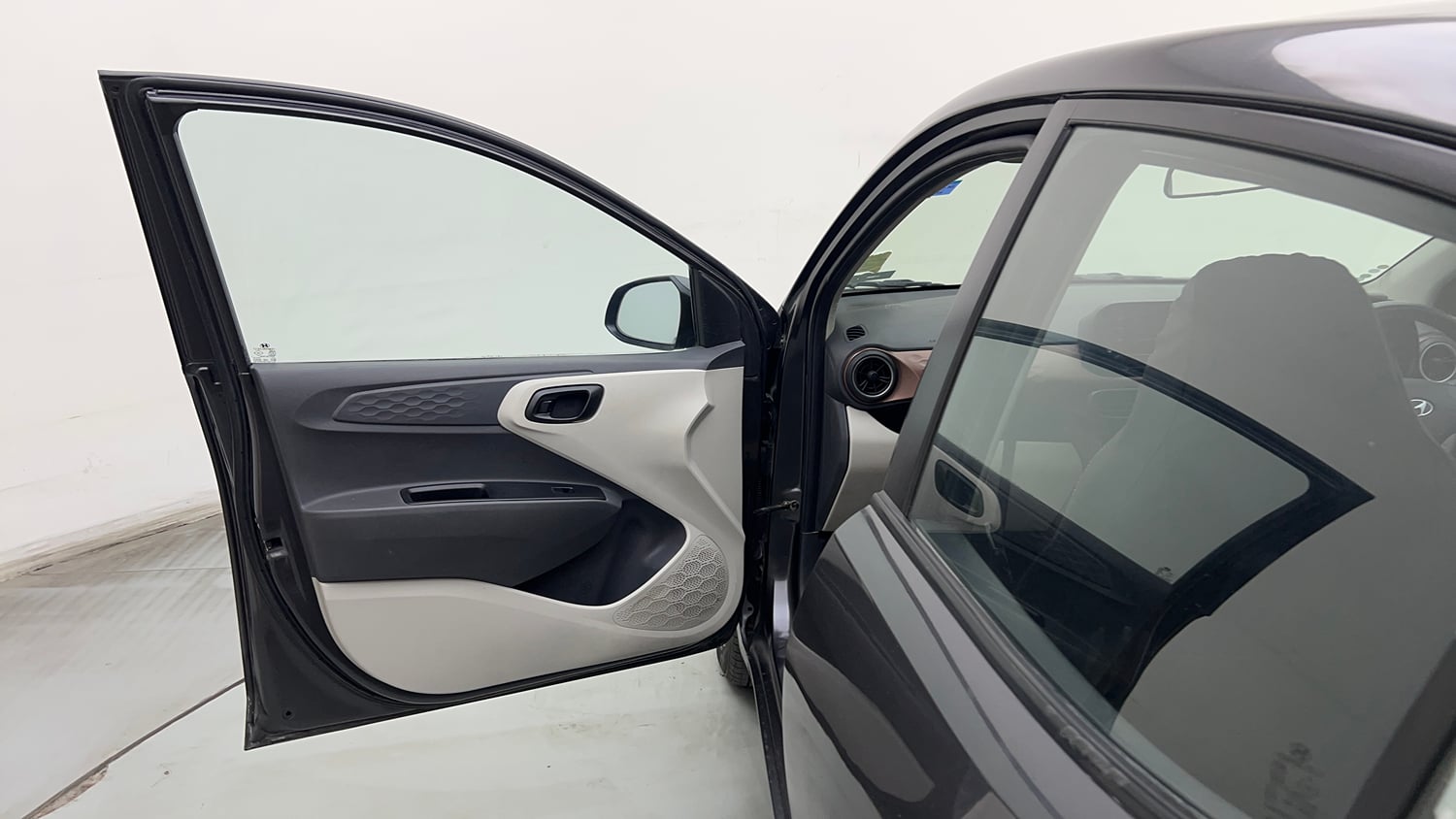 Used 2021 Hyundai Aura S 1.2 CNG Cng Manual interior LEFT FRONT DOOR OPEN VIEW