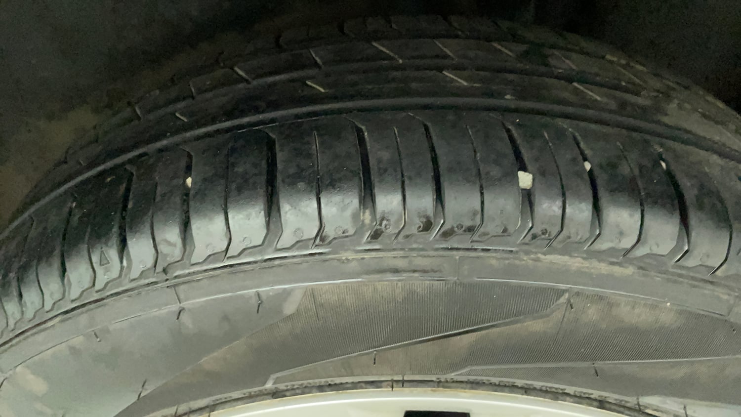 Used 2017 Volkswagen Polo Comfortline 1.2L (P) Petrol Manual tyres LEFT REAR TYRE TREAD VIEW
