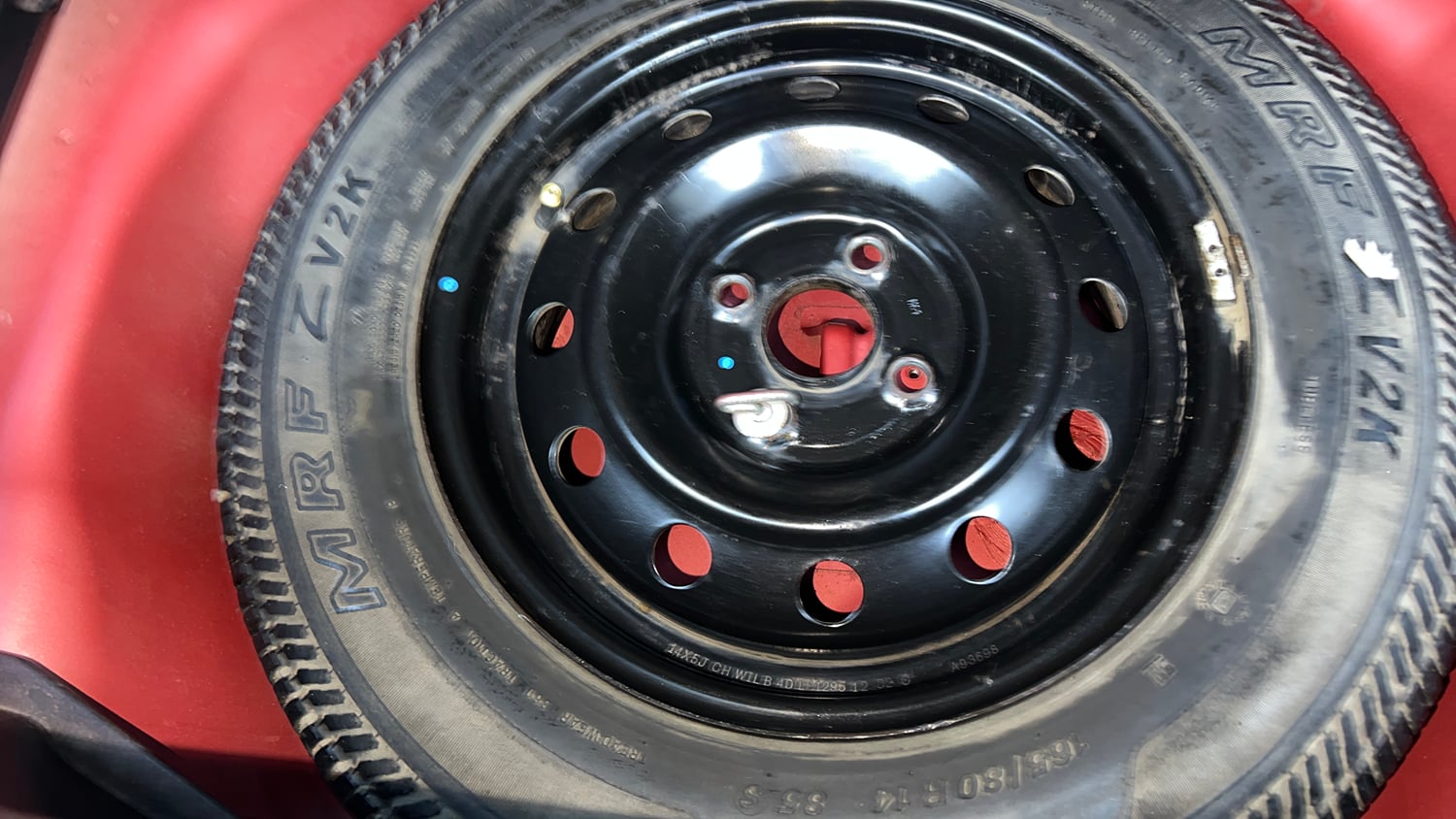 Used 2012 Maruti Suzuki Swift VXi Petrol Manual tyres SPARE TYRE VIEW