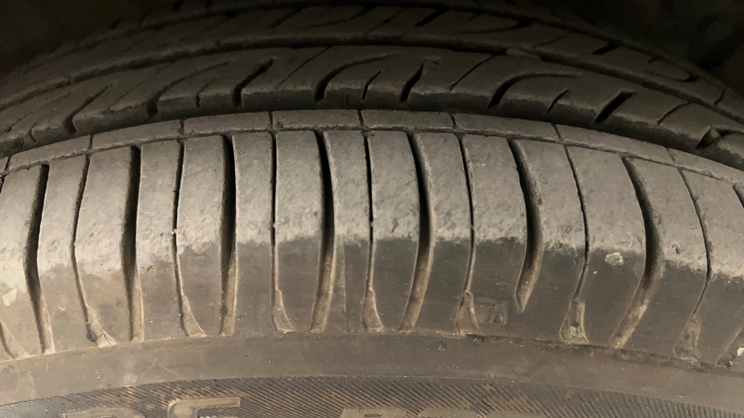 Used 2016 Hyundai Grand i10 Magna 1.2 Kappa VTVT Petrol Manual tyres RIGHT FRONT TYRE TREAD VIEW