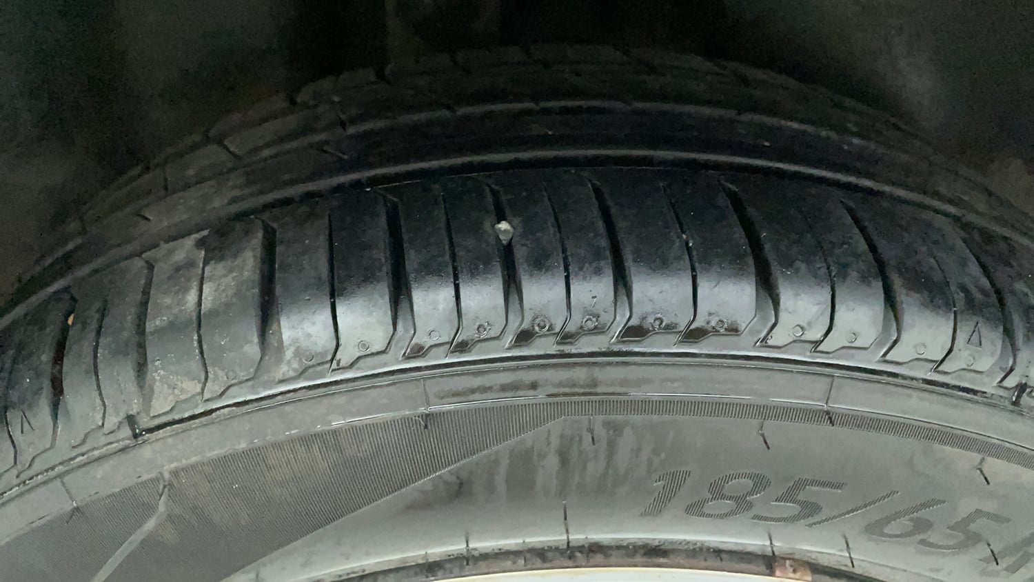 Used 2017 Volkswagen Polo Comfortline 1.2L (P) Petrol Manual tyres RIGHT REAR TYRE TREAD VIEW