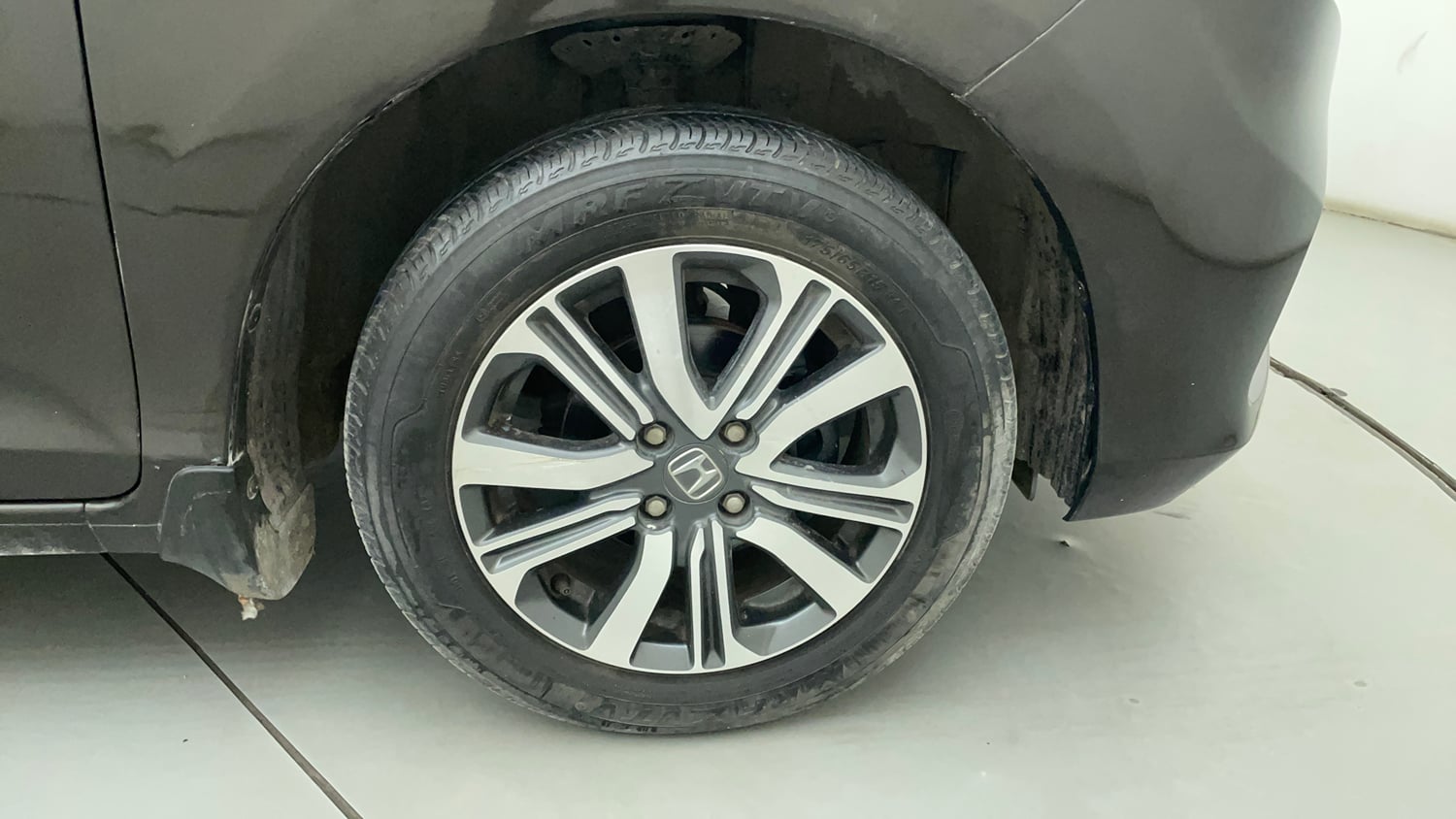 Used 2023 Honda Amaze VX CVT 1.2 Petrol Petrol Automatic tyres RIGHT FRONT TYRE RIM VIEW