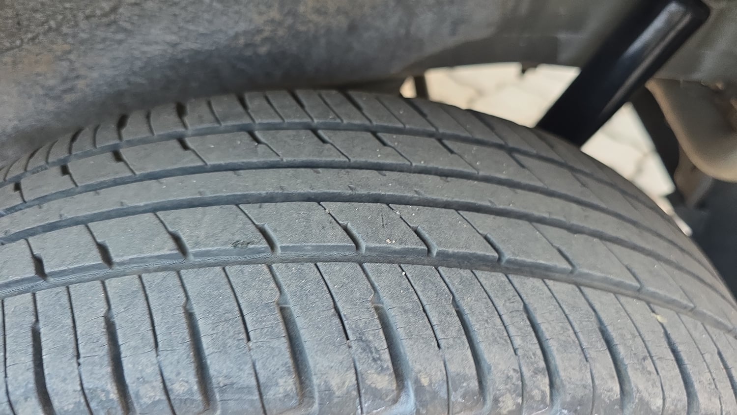 Used 2017 Maruti Suzuki Wagon R 1.0 VXI AMT Petrol Automatic tyres LEFT REAR TYRE TREAD VIEW