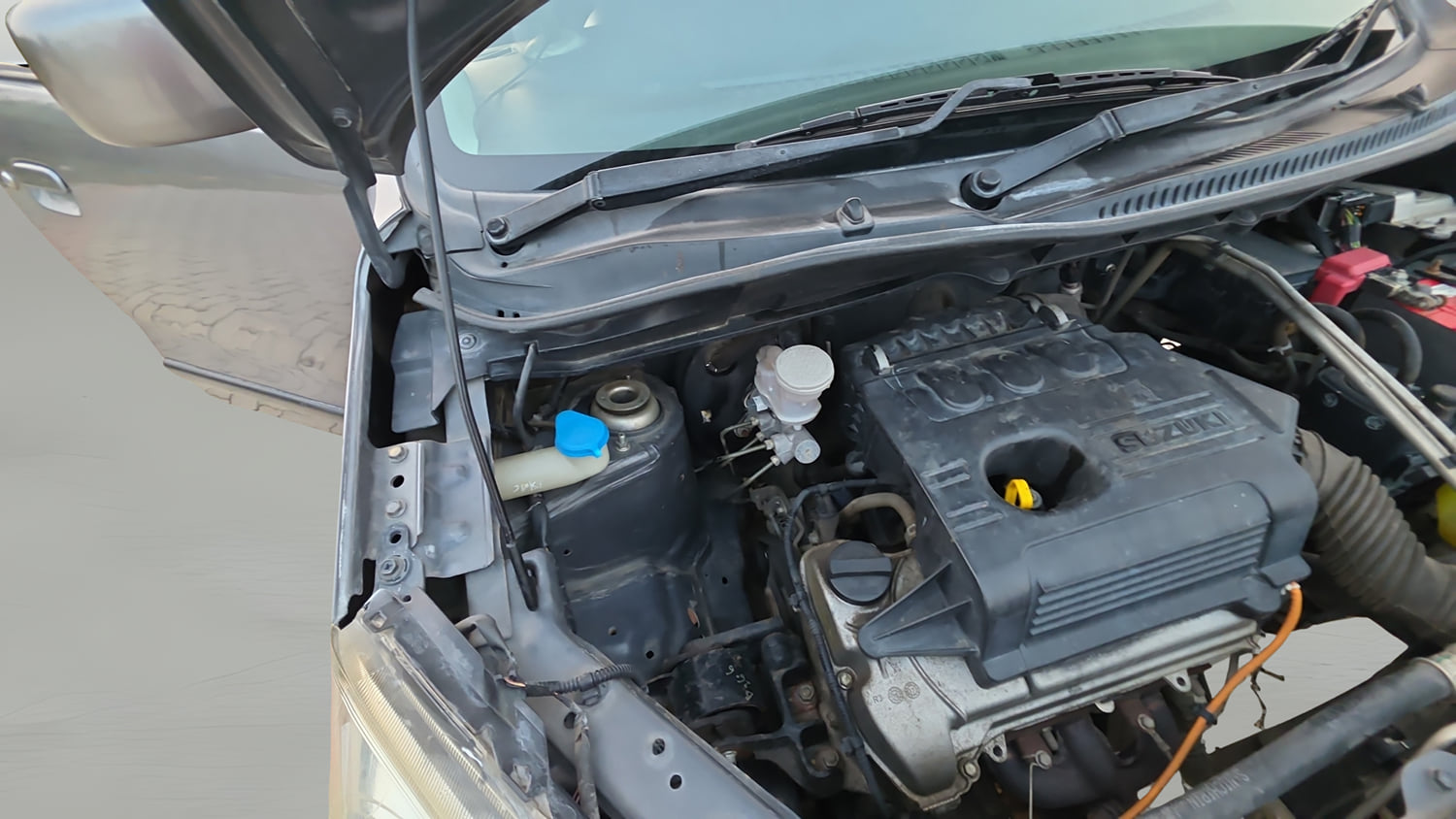 Used 2017 Maruti Suzuki Wagon R 1.0 VXI AMT Petrol Automatic engine ENGINE RIGHT SIDE HINGE & APRON VIEW