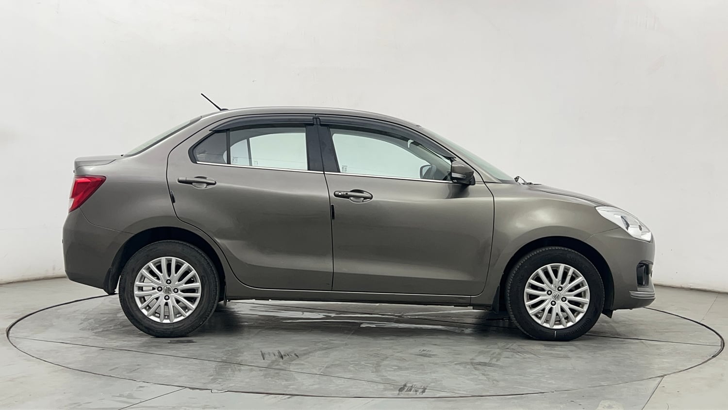Used 2018 Maruti Suzuki Dzire ZXi Petrol Manual exterior RIGHT SIDE VIEW