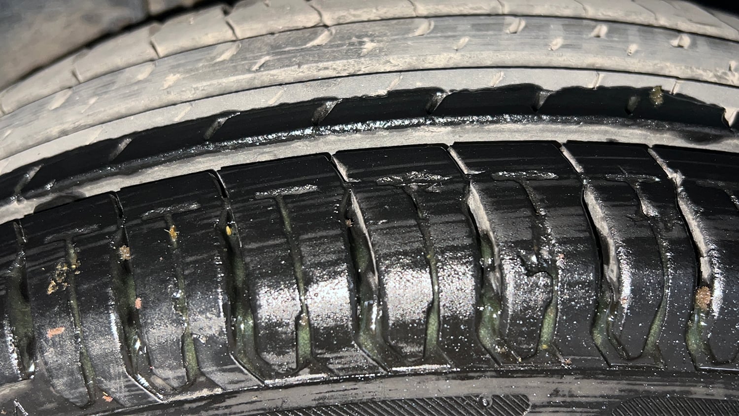 Used 2021 Tata Altroz XE Petrol Petrol Manual tyres LEFT REAR TYRE TREAD VIEW