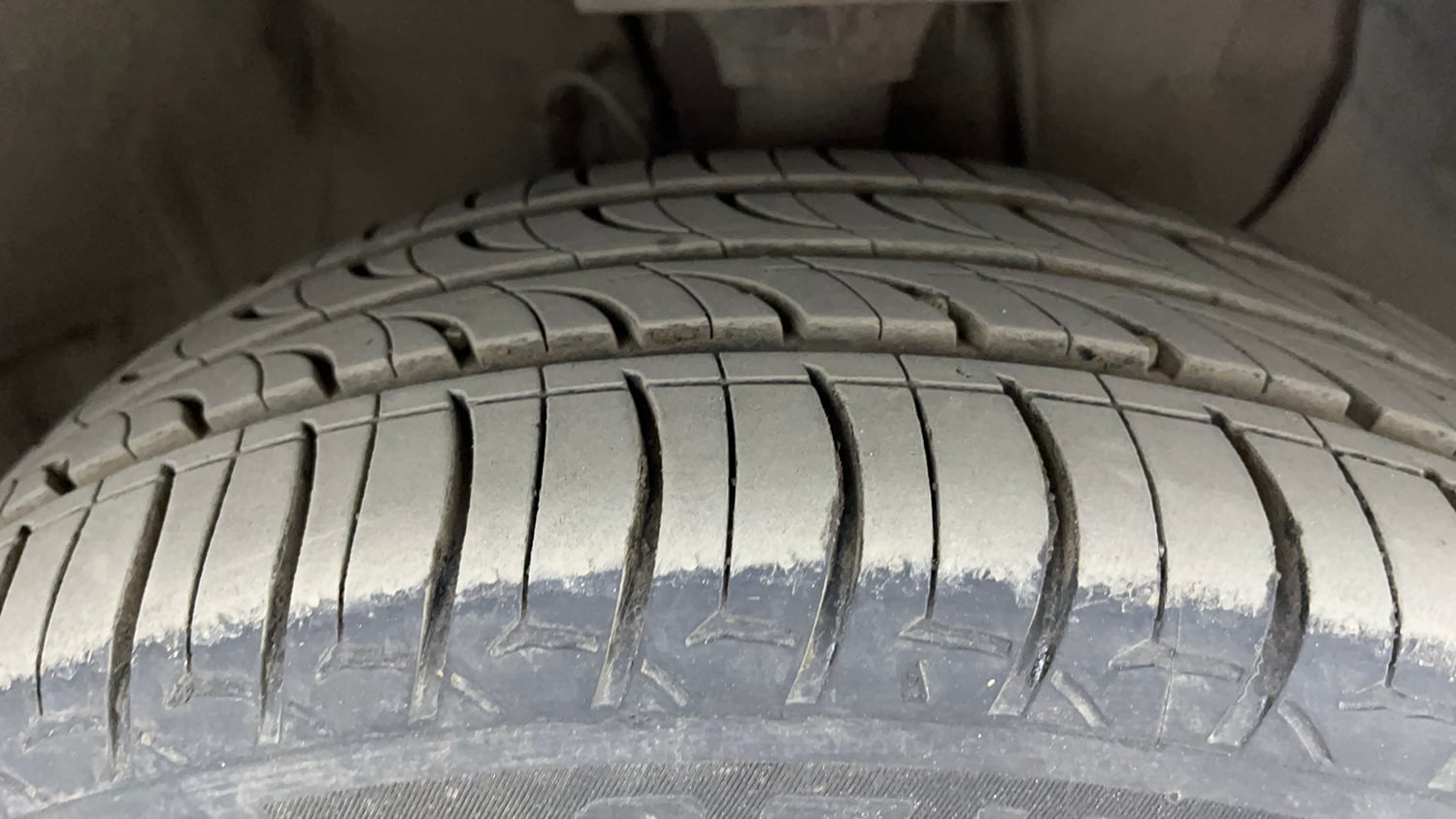 Used 2019 Hyundai Elite i20 Asta 1.2 (O) CVT Petrol Automatic tyres RIGHT FRONT TYRE TREAD VIEW