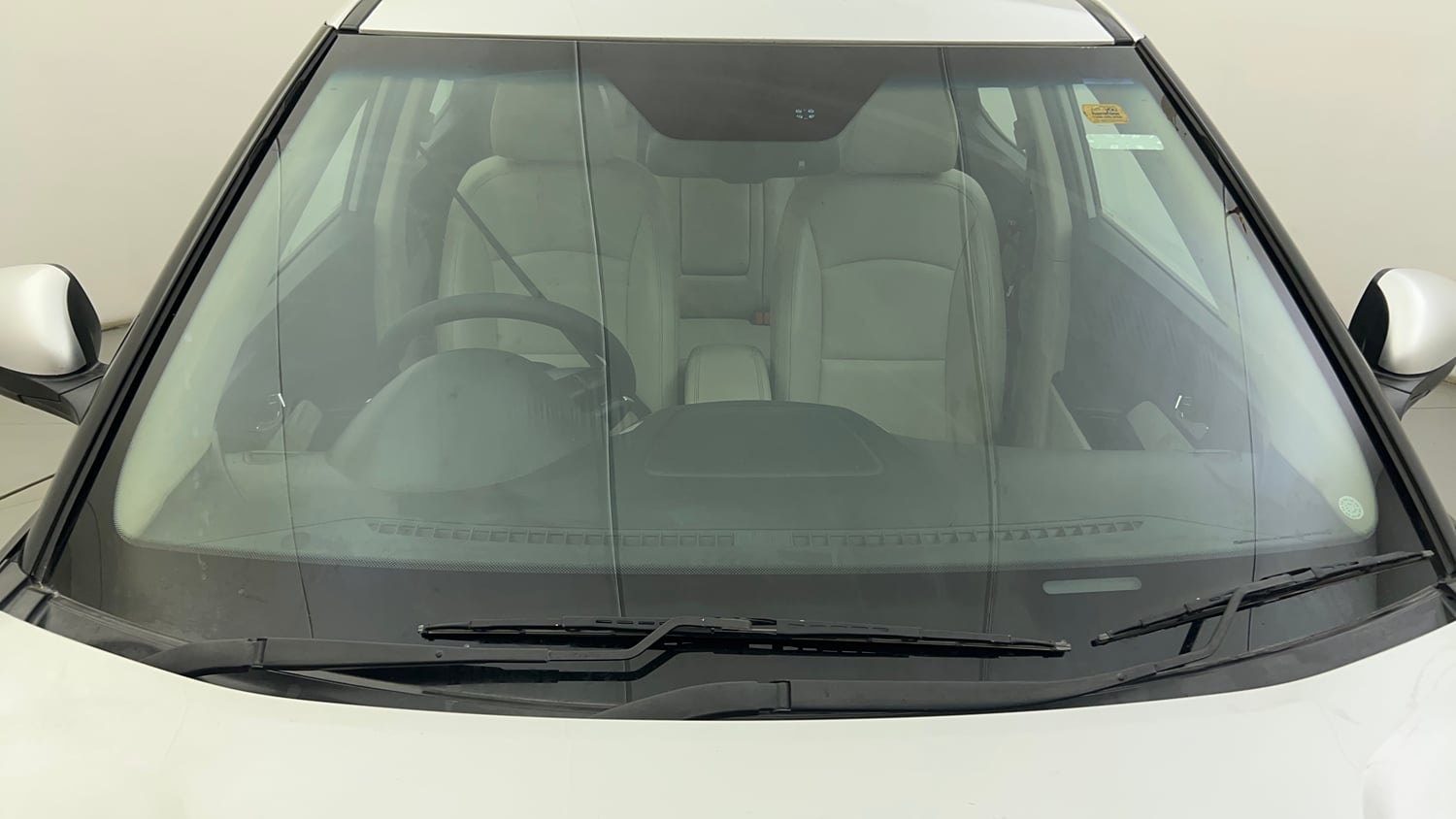 Used 2019 Mahindra XUV 300 1.2 W8 (O) Petrol Manual exterior FRONT WINDSHIELD VIEW
