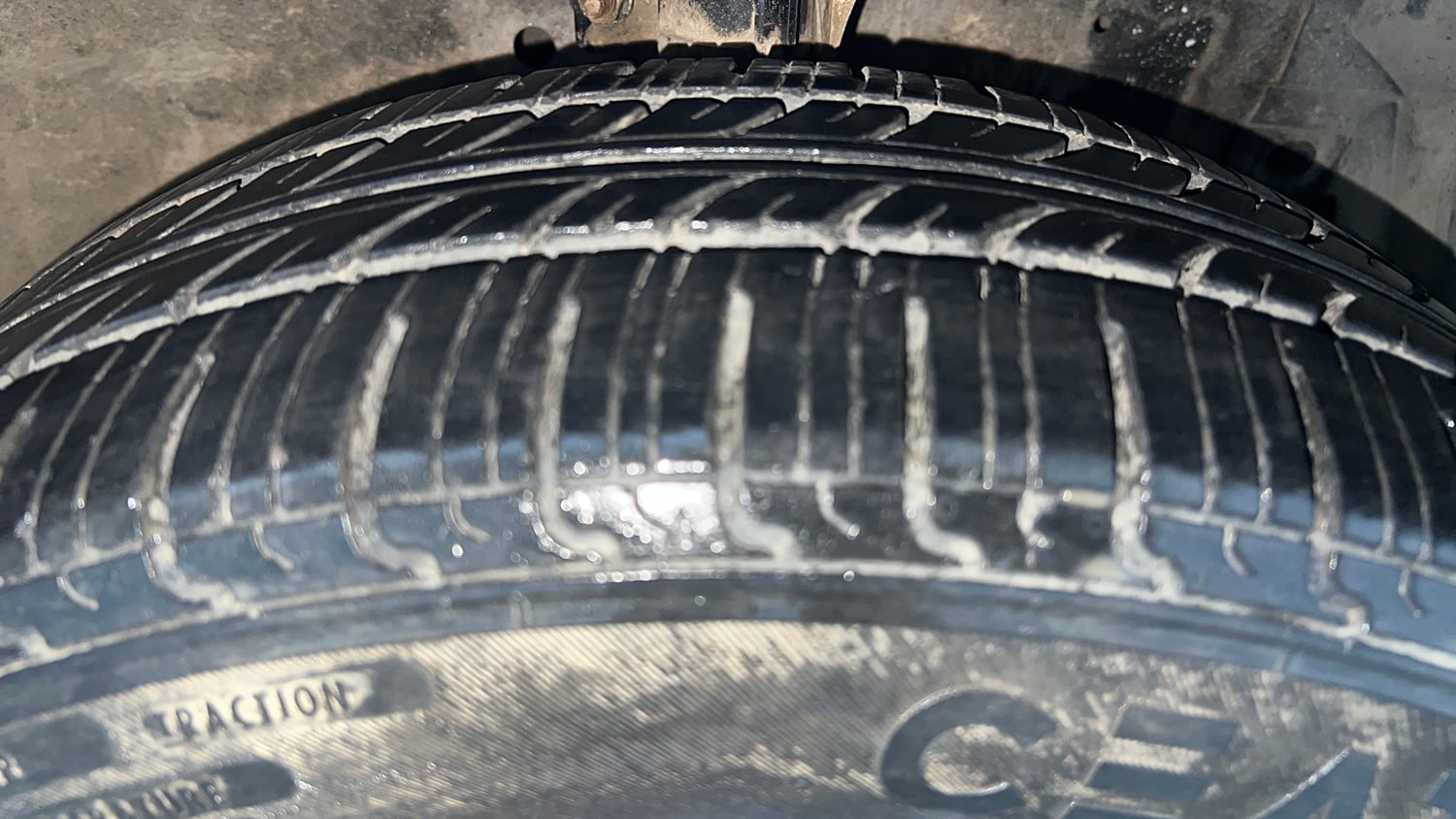 Used 2013 Maruti Suzuki Ertiga Vxi Petrol Manual tyres RIGHT FRONT TYRE TREAD VIEW