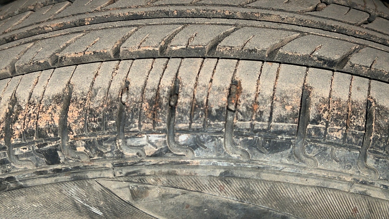 Used 2019 Maruti Suzuki Wagon R ZXi 1.2 AMT Petrol Automatic tyres RIGHT REAR TYRE TREAD VIEW