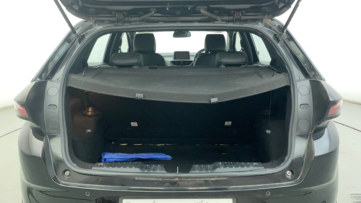 Used 2022 Tata Altroz XZ Plus Petrol Dark Edition Petrol Manual interior DICKY INSIDE VIEW