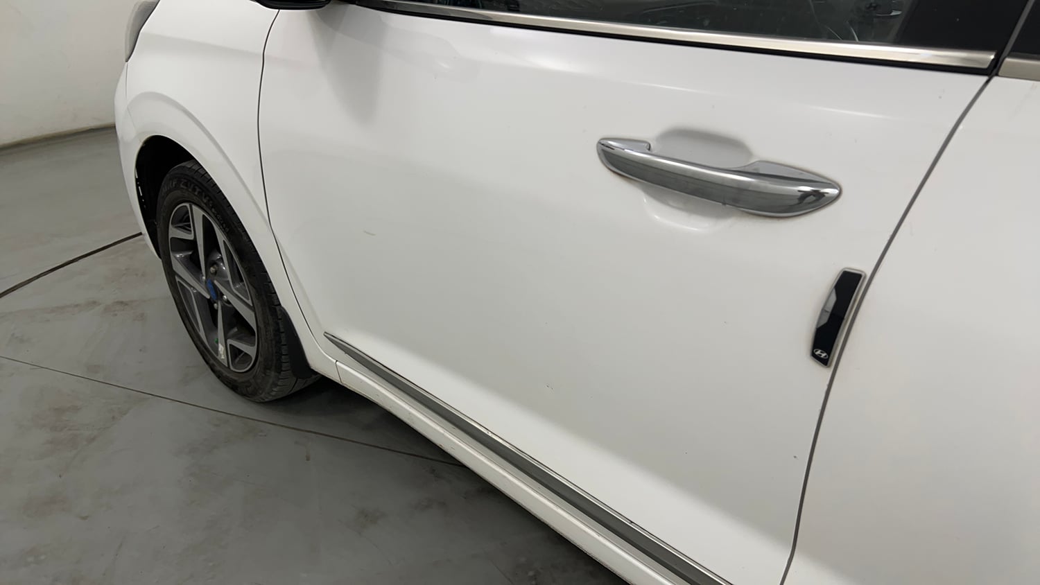 Used 2023 Hyundai Aura SX 1.2 CNG Cng Manual dents MINOR SCRATCH