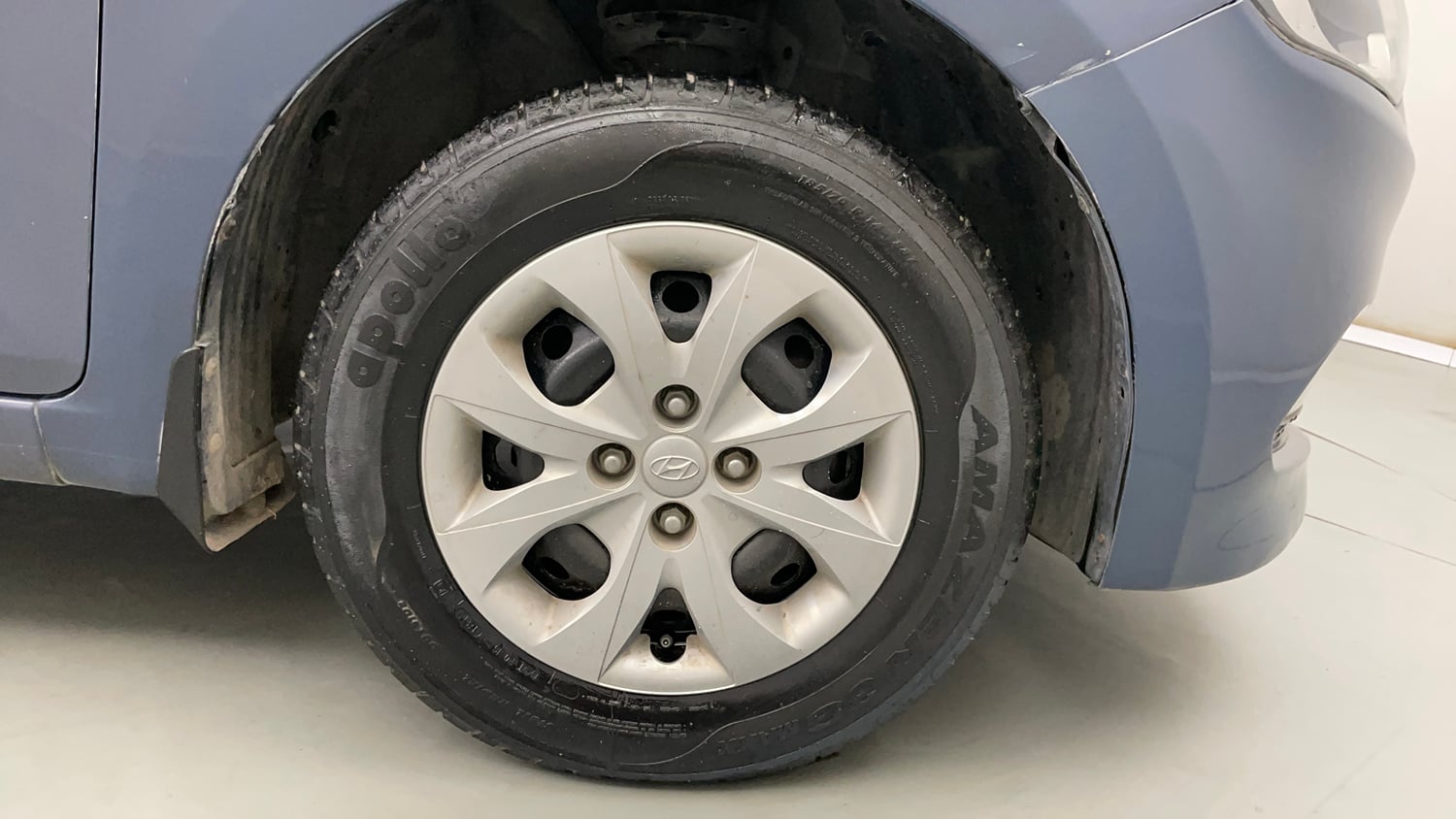 Used 2015 Hyundai Elite i20 Sportz 1.2 Petrol Manual tyres RIGHT FRONT TYRE RIM VIEW