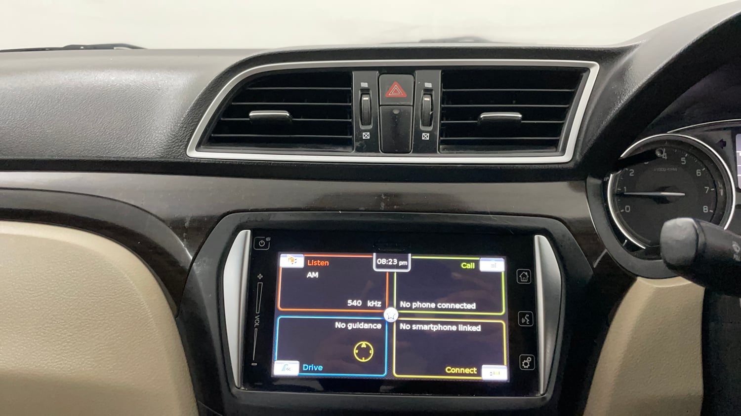 Used 2017 Maruti Suzuki Ciaz Alpha 1.4 MT Petrol Manual top_features Integrated (in-dash) music system