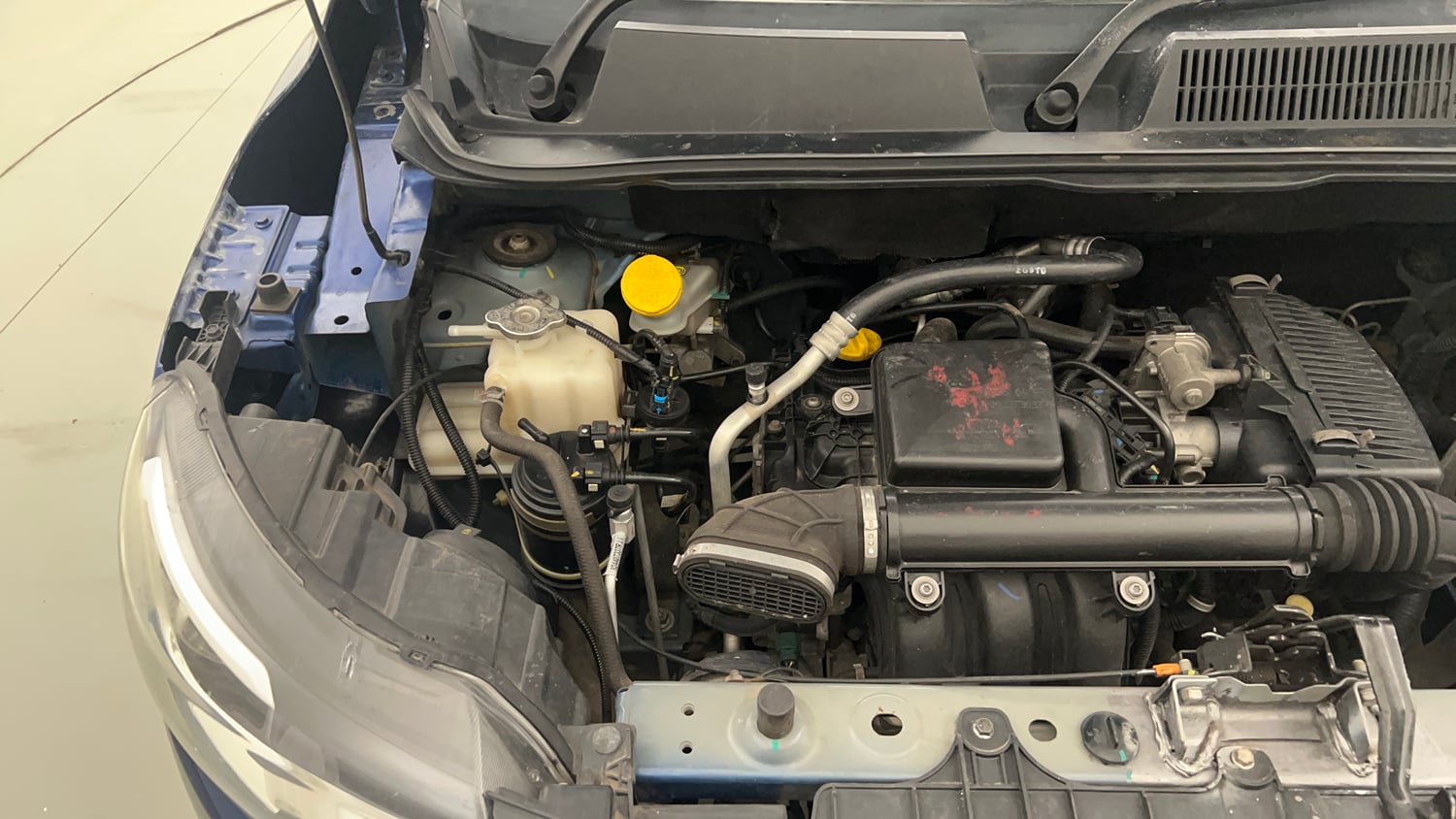 Used 2020 Renault Triber RXZ Petrol Manual engine ENGINE RIGHT SIDE VIEW