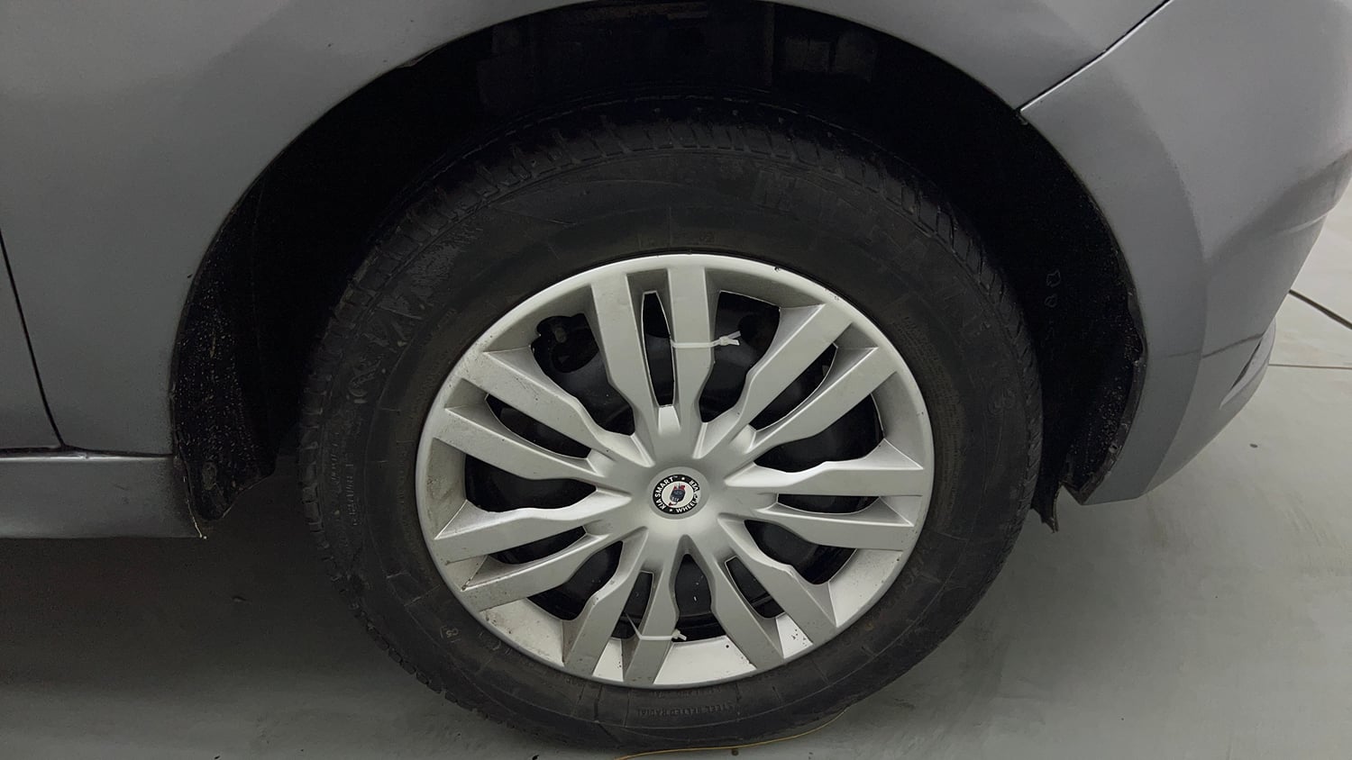 Used 2018 Tata Tiago Revotron XT Petrol Manual tyres RIGHT FRONT TYRE RIM VIEW