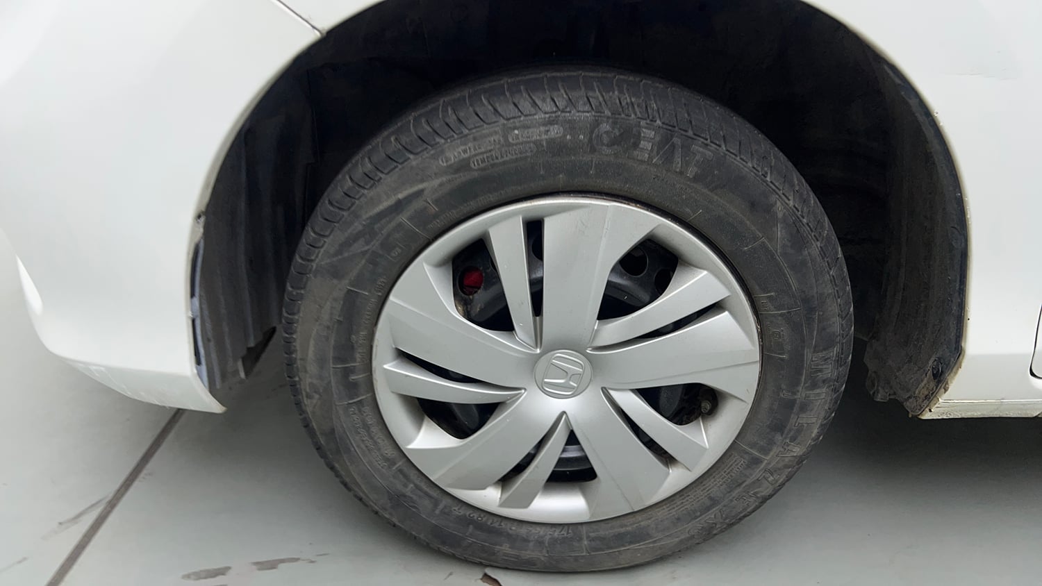Used 2019 Honda Amaze 1.2 S CVT Petrol Petrol Automatic tyres LEFT FRONT TYRE RIM VIEW