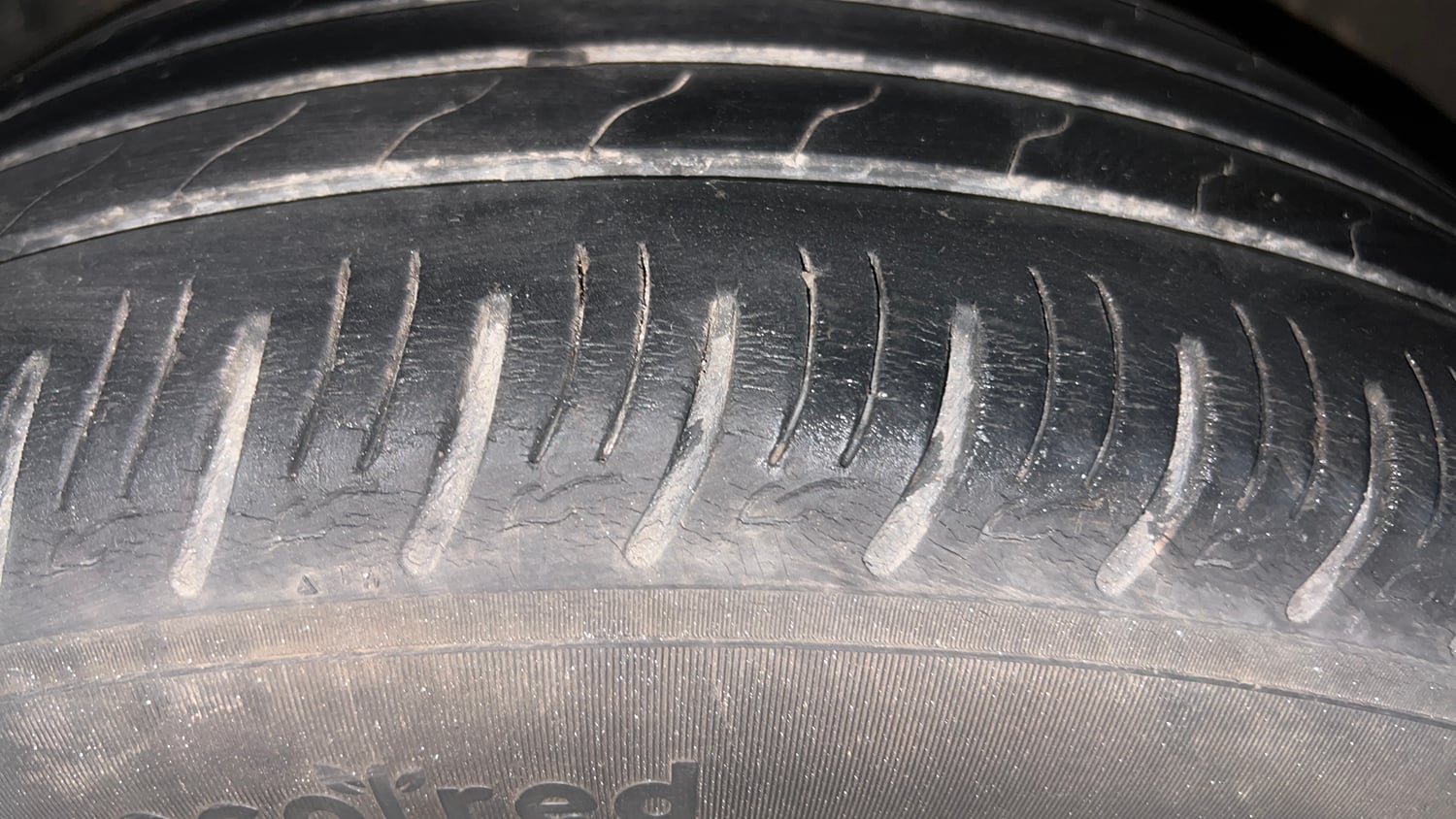 Used 2022 Hyundai Venue SX 1.5 CRDi Diesel Manual tyres LEFT FRONT TYRE TREAD VIEW