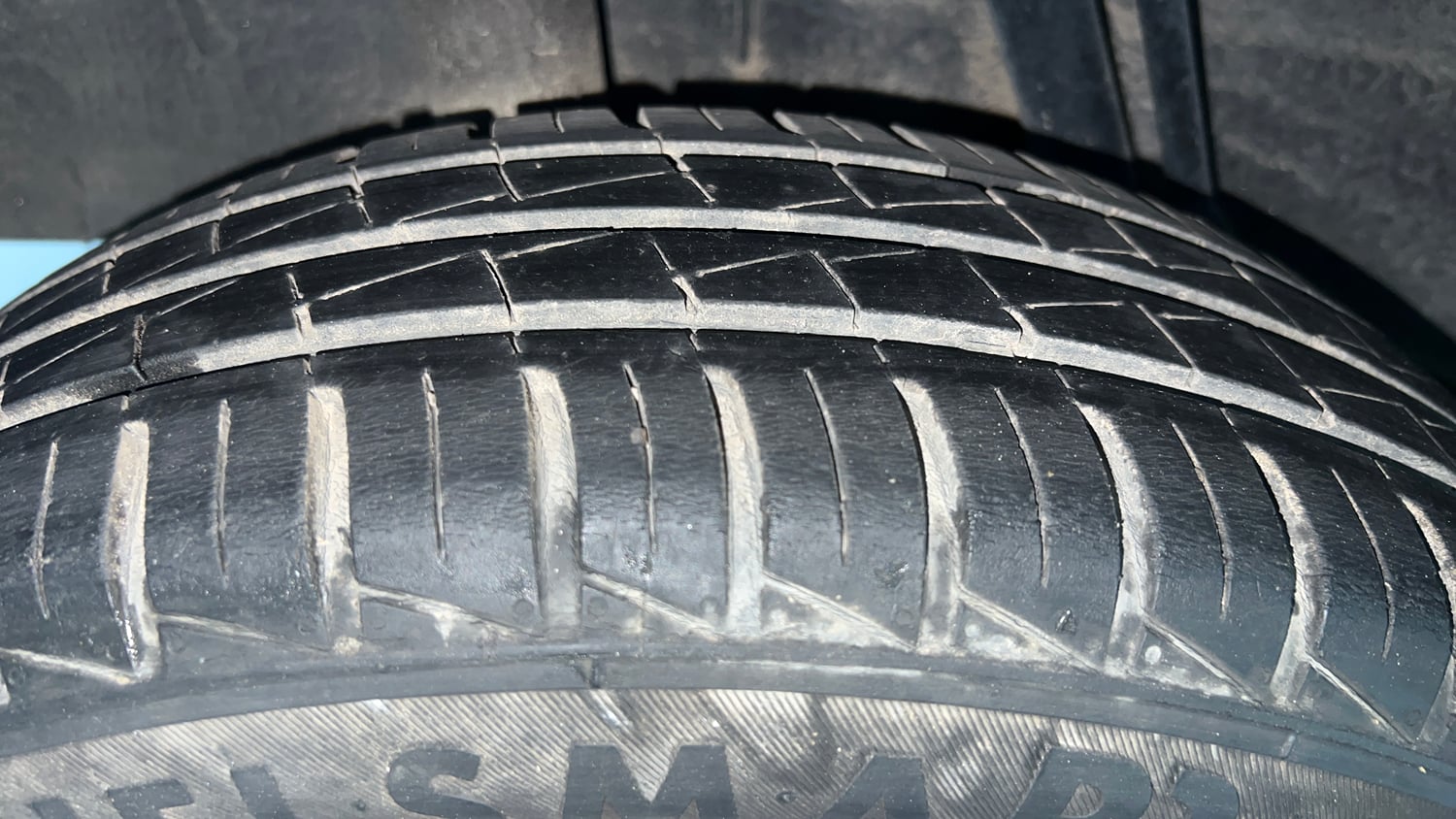 Used 2023 Renault Kwid RXT 1.0 Petrol Manual tyres RIGHT REAR TYRE TREAD VIEW