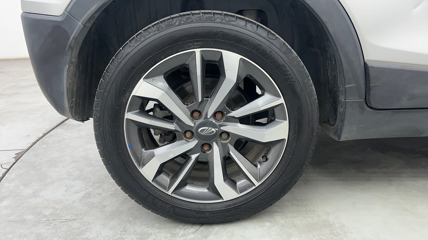 Used 2019 Mahindra XUV 300 1.2 W8 (O) Petrol Manual tyres RIGHT REAR TYRE RIM VIEW