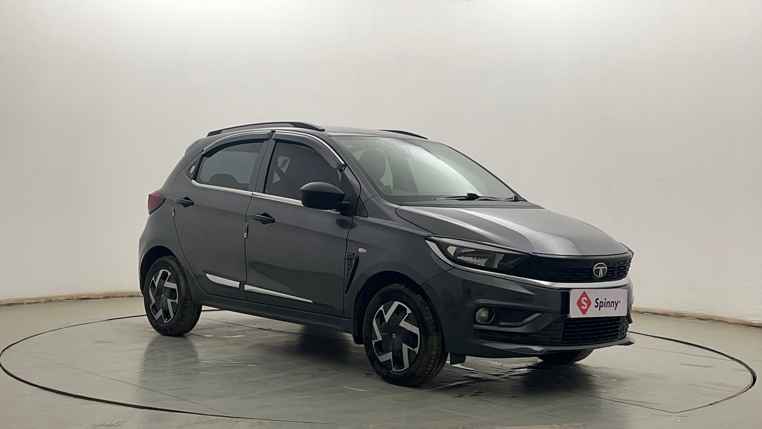 Used 2025 Tata Tiago XM Petrol Manual exterior RIGHT FRONT CORNER VIEW