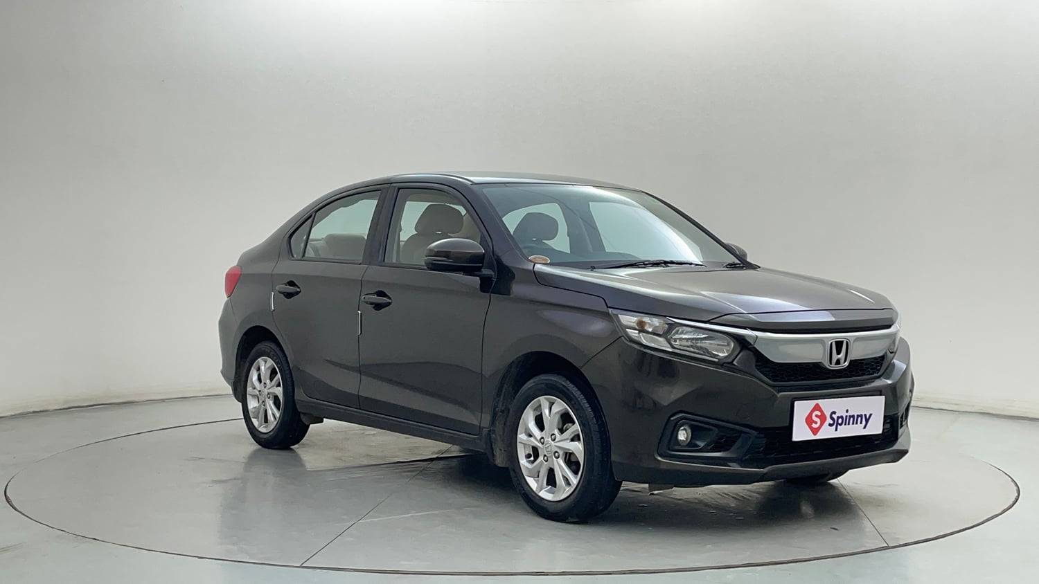 Used 2020 Honda Amaze 1.2 V MT Petrol Petrol Manual exterior RIGHT FRONT CORNER VIEW