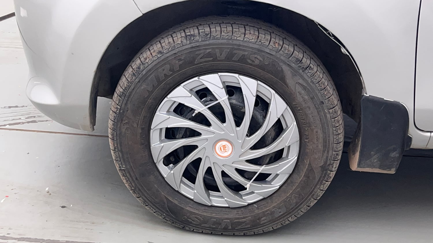 Used 2013 Maruti Suzuki Alto 800 Lxi Petrol Manual tyres LEFT FRONT TYRE RIM VIEW