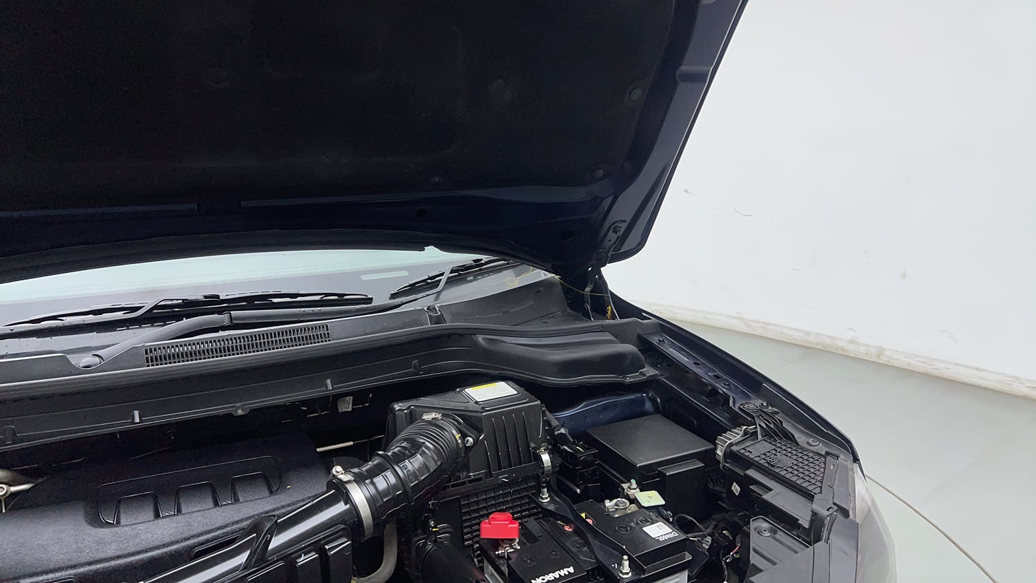 Used 2025 Mahindra XUV 3XO AX5 1.2 Petrol Petrol Manual engine ENGINE LEFT SIDE HINGE & APRON VIEW