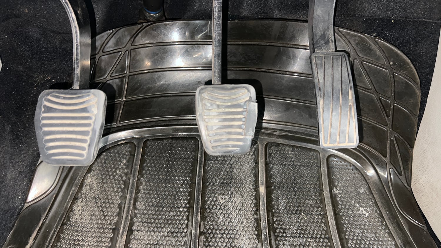 Used 2019 Mahindra XUV 300 1.2 W8 (O) Petrol Manual interior PEDALS VIEW