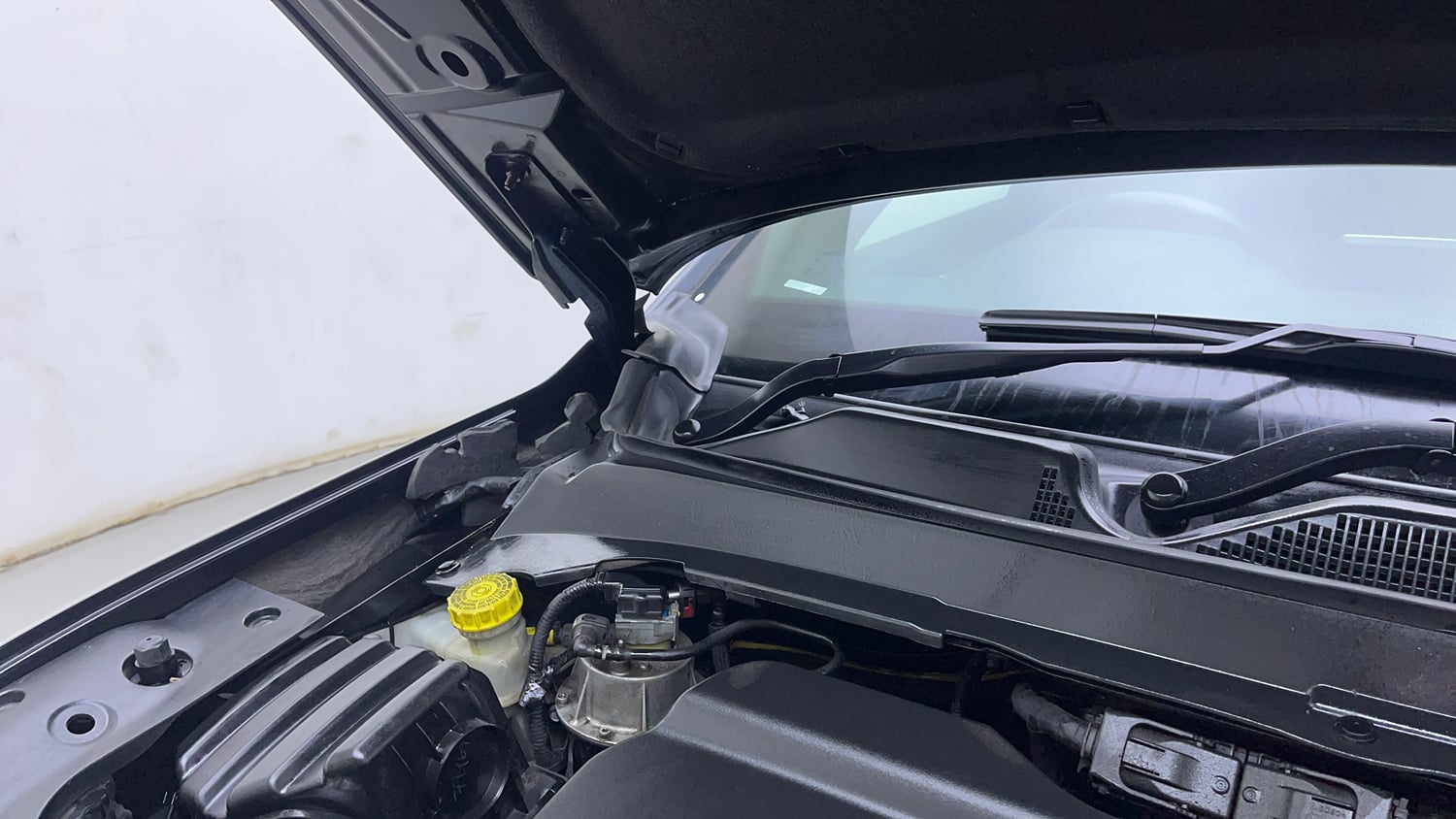 Used 2021 Jeep Compass Model S (O) 2.0 Diesel Diesel Manual engine ENGINE RIGHT SIDE HINGE & APRON VIEW