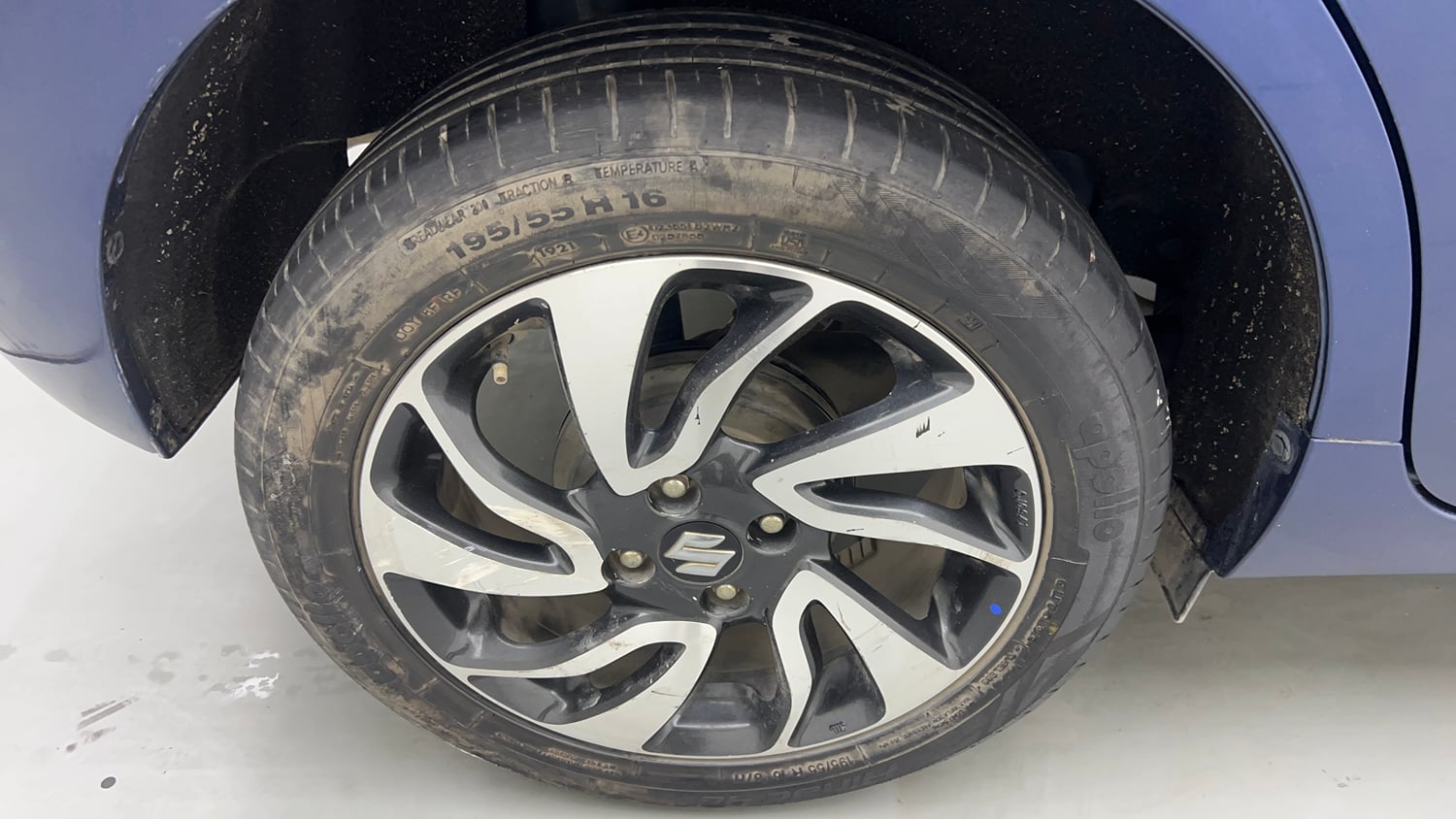 Used 2021 Maruti Suzuki Baleno Zeta Petrol Manual tyres RIGHT REAR TYRE RIM VIEW