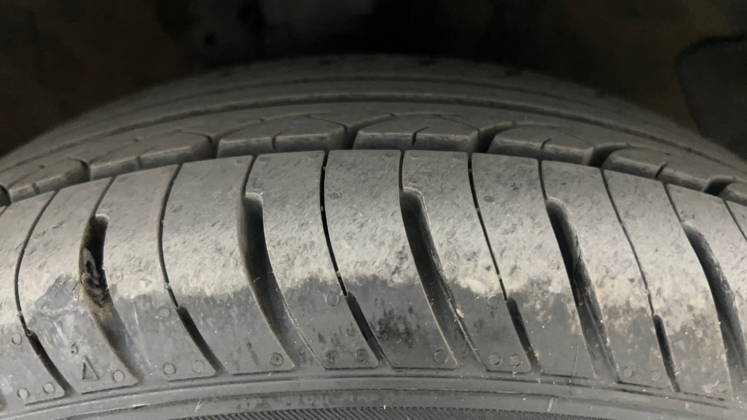 Used 2013 Hyundai i20 Sportz 1.2 Petrol Manual tyres RIGHT FRONT TYRE TREAD VIEW