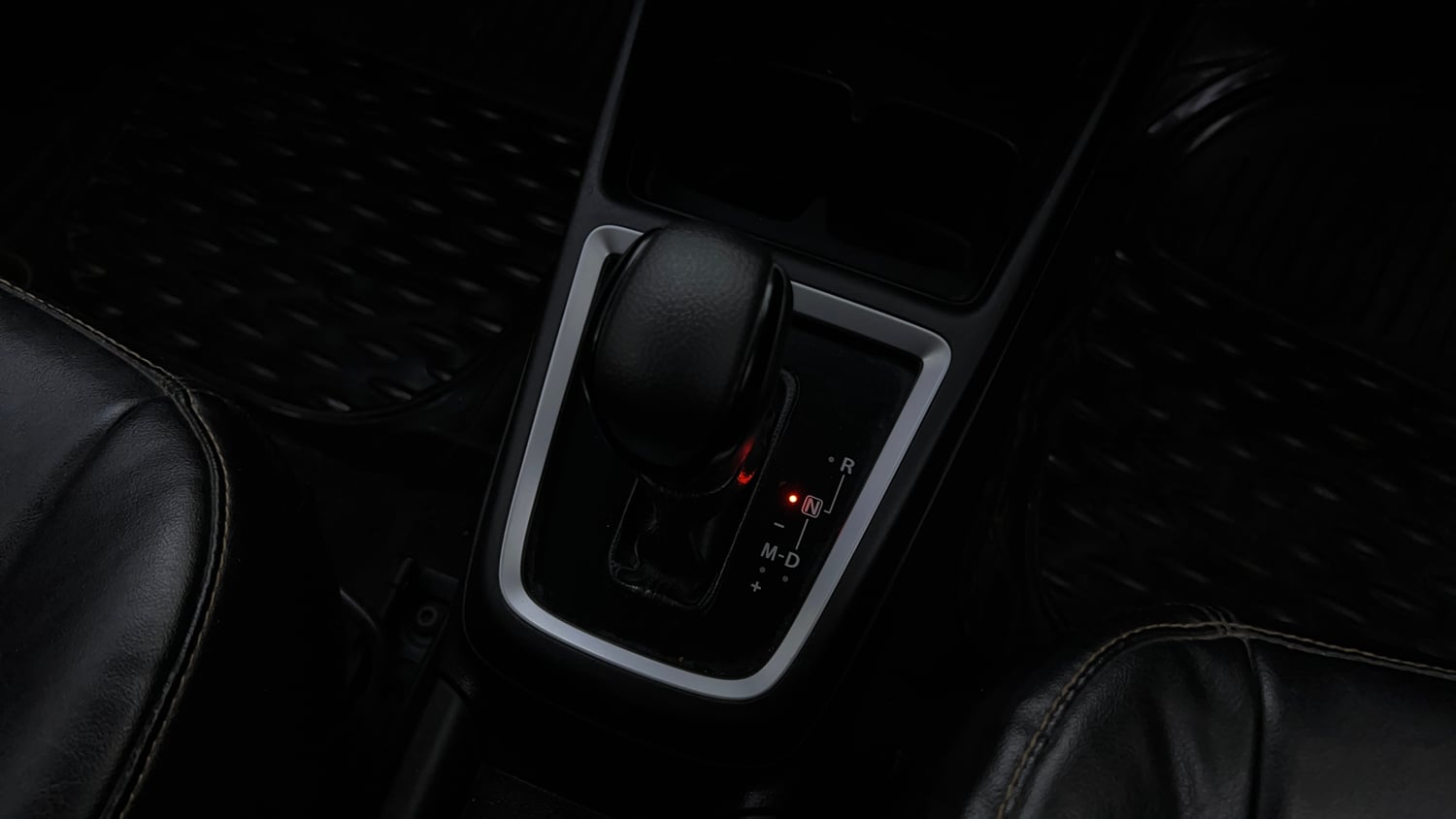 Used 2019 Maruti Suzuki Swift ZXi AMT Petrol Automatic interior GEAR  KNOB VIEW