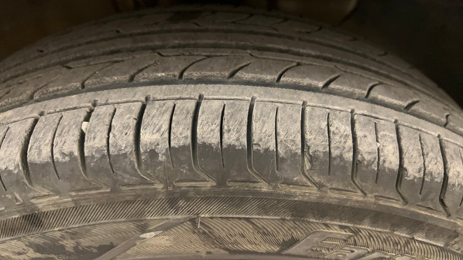 Used 2018 Hyundai Elite i20 Asta 1.2 Petrol Manual tyres RIGHT FRONT TYRE TREAD VIEW