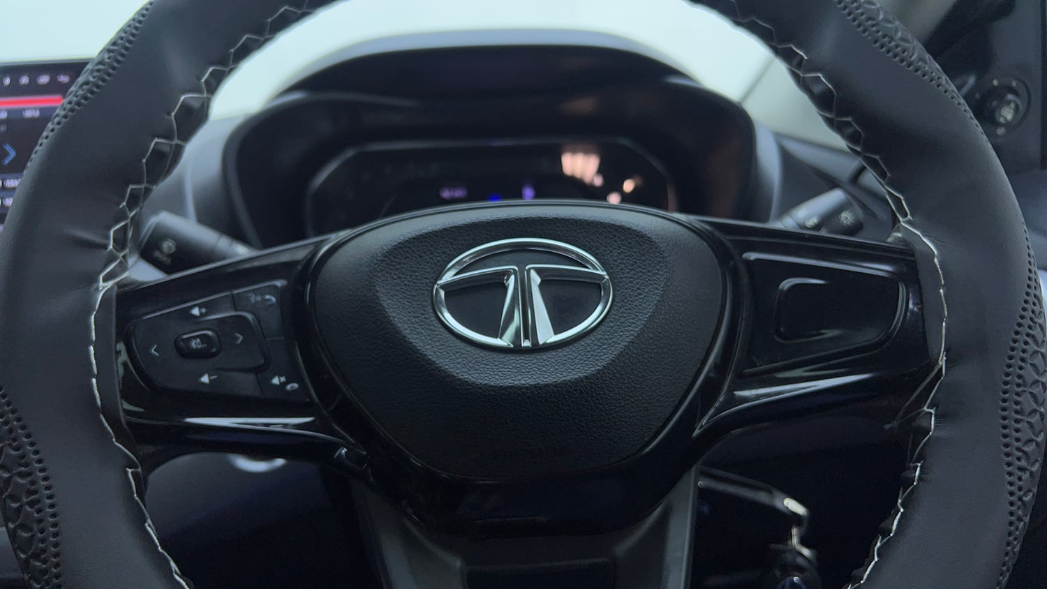 Used 2021 Tata Nexon XMA (S) Petrol Automatic top_features Airbags