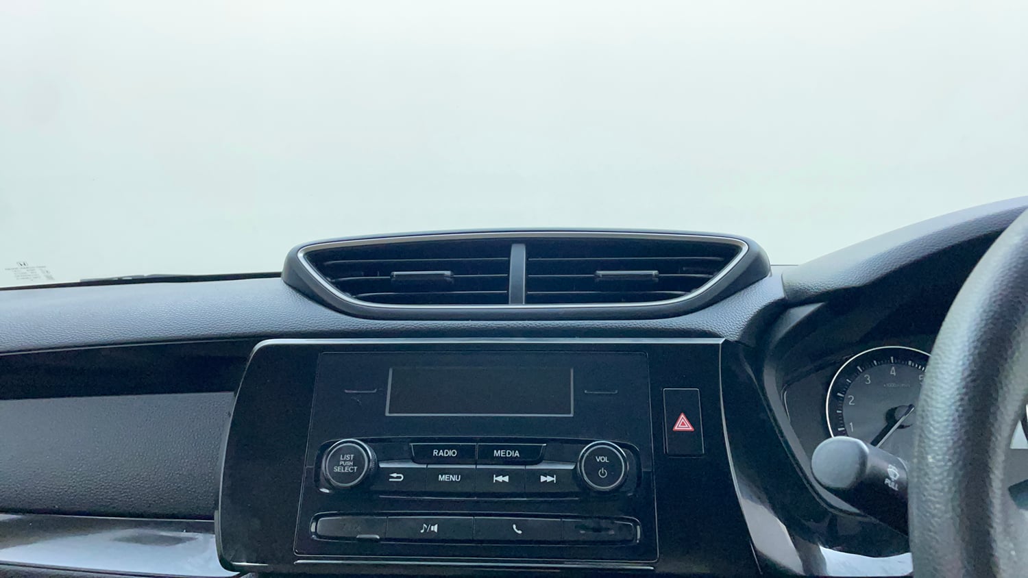 Used 2020 Honda Amaze 1.2 V MT Petrol Petrol Manual top_features Integrated (in-dash) music system