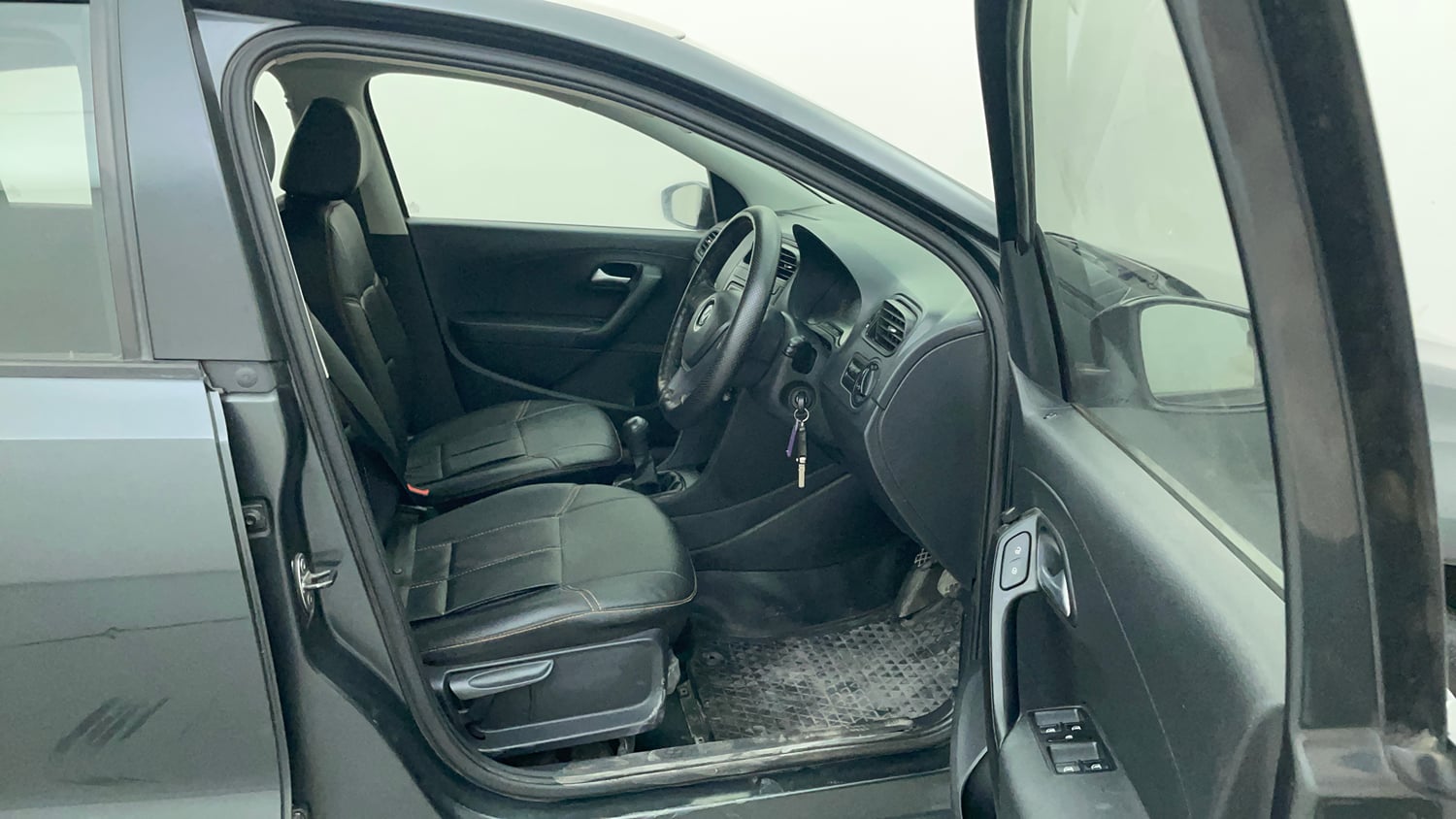 Used 2017 Volkswagen Polo Comfortline 1.2L (P) Petrol Manual interior RIGHT SIDE FRONT DOOR CABIN VIEW