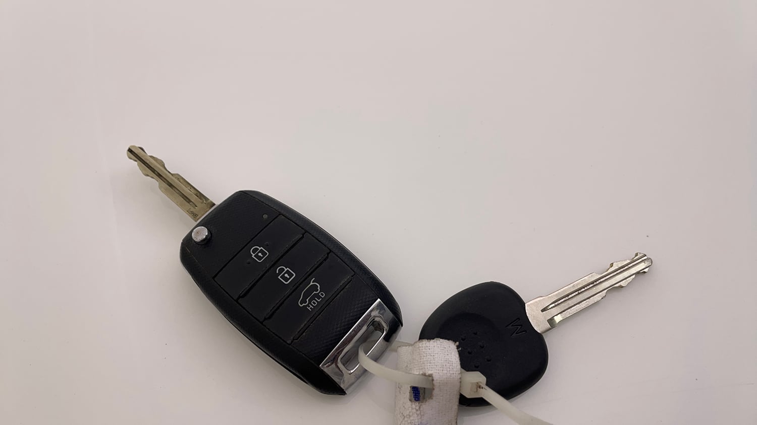 Used 2022 Kia Carens Prestige 1.4 Petrol MT 7 STR Petrol Manual extra CAR KEY VIEW