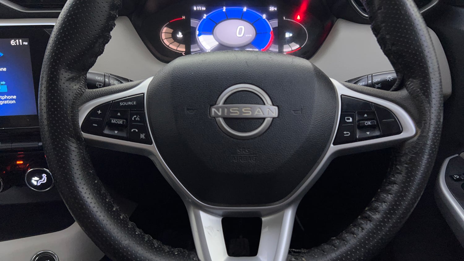 Used 2022 Nissan Magnite XV Turbo CVT Dual Tone Petrol Automatic top_features Airbags