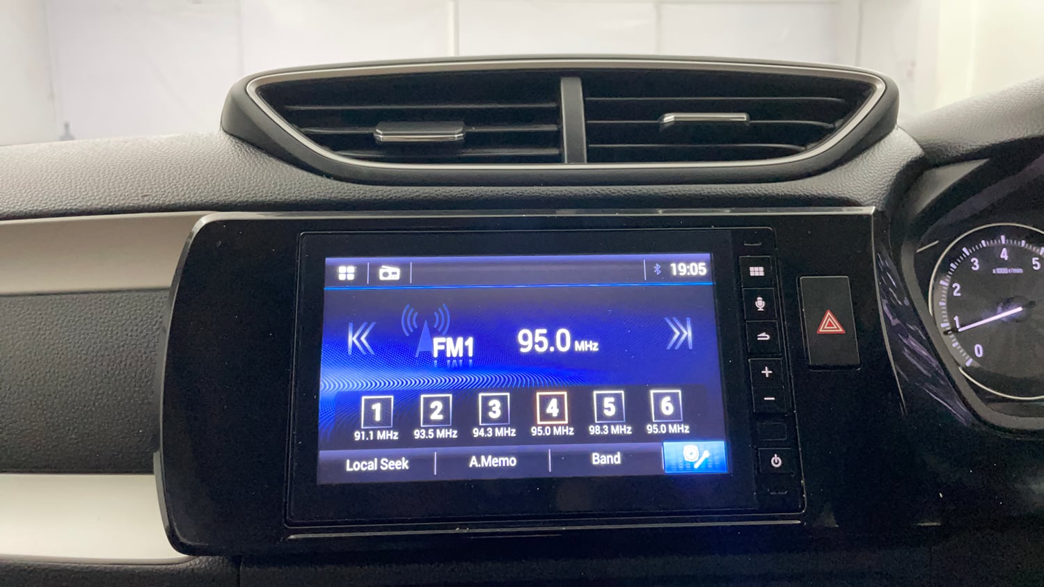 Used 2023 Honda Amaze VX 1.2 Petrol CVT Petrol Automatic top_features Integrated (in-dash) music system